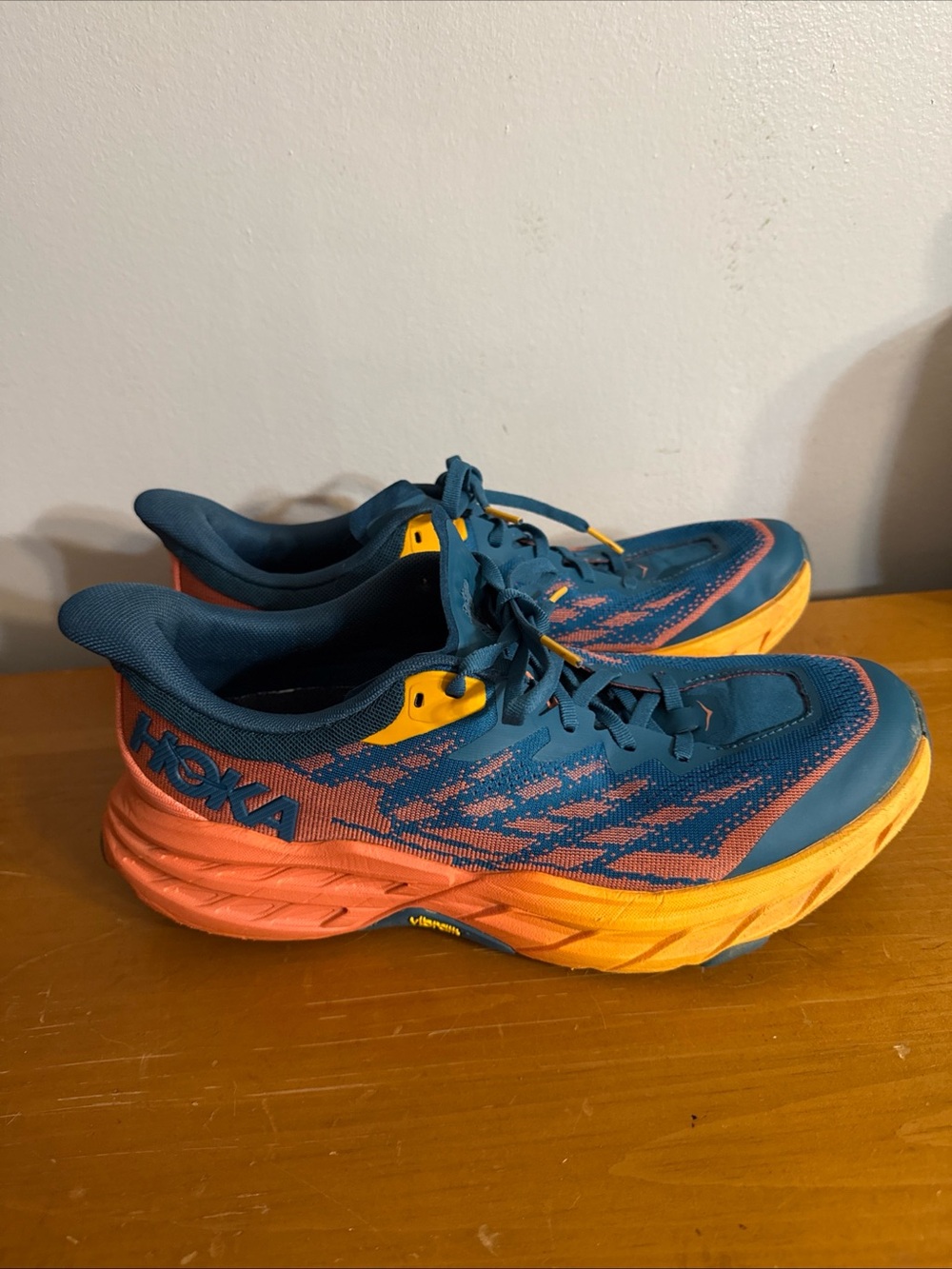 Hoka One One HOKA Speedgoat 5 Blue Coral Camellia Sz 11